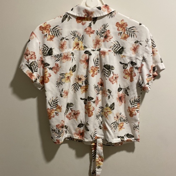 ❗2/$10❗Hollister button down floral shirt - Picture 7 of 8